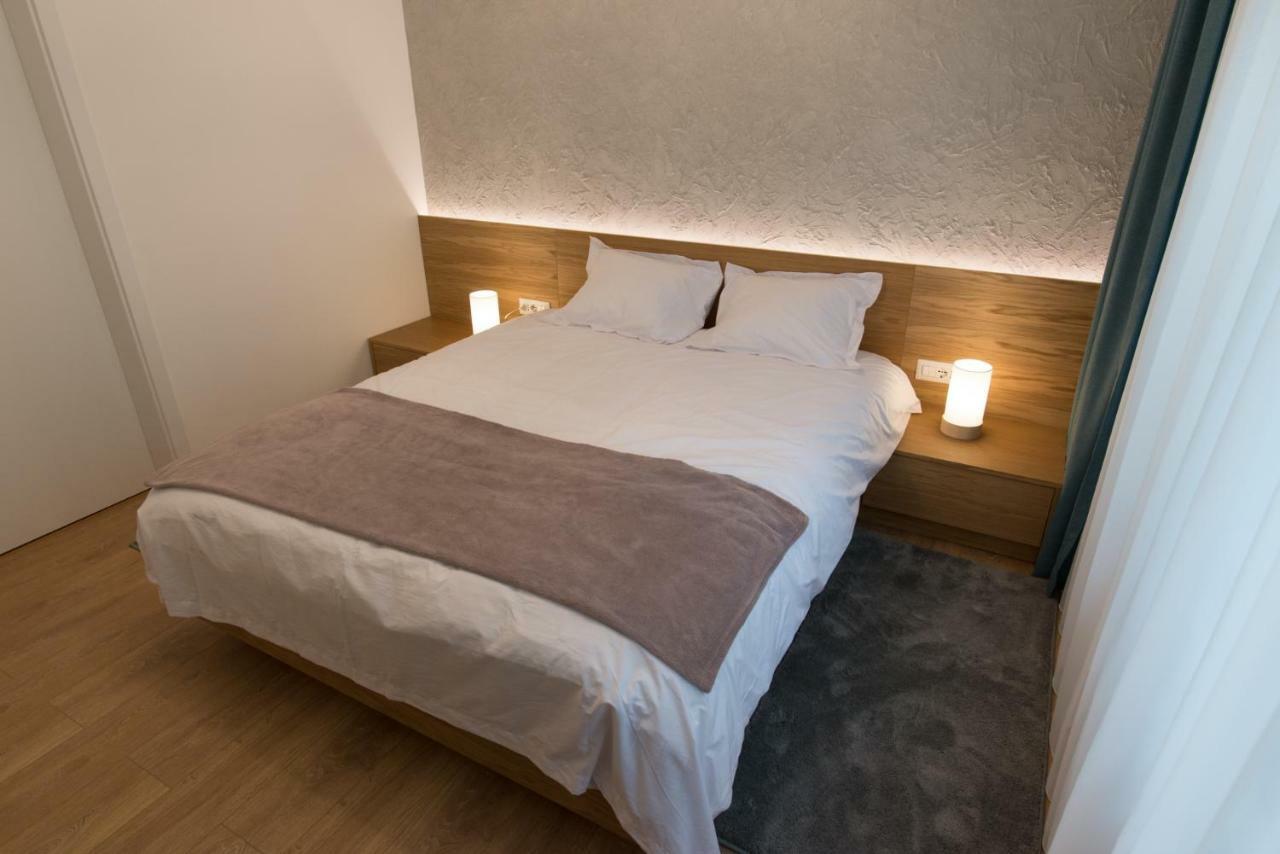 Arbans Elegant Apartment In The City Center Bucharest Exterior photo